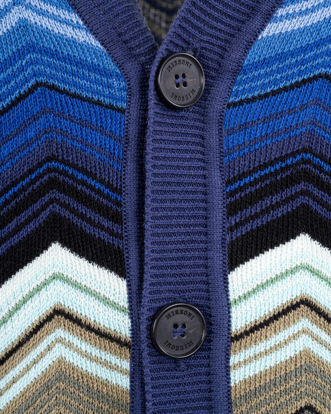 shop MISSONI  Cardigan: Missoni cardigan con macro zig zag e dettagli mélange.
Cardigan con bottoni.
Decorazione con macro zig zag.
Dettagli mélange.
Composizione: 64%Cotone, 28%Poliammide, 8%Viscosa.
Made in Italy.. US25SM07 BK044N-SM9LJ number 8286533